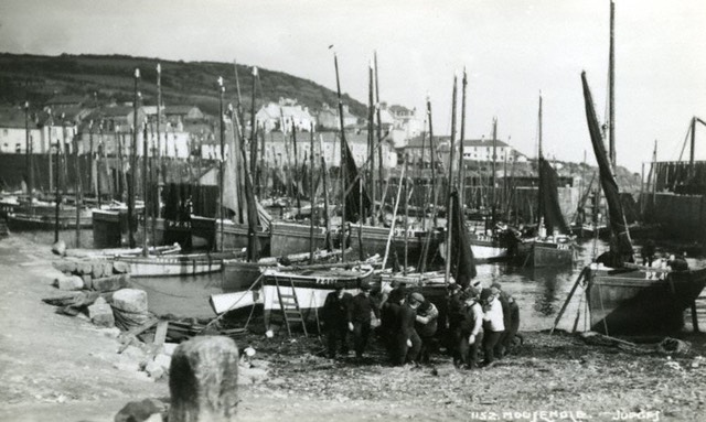 Mousehole harb boatsdg